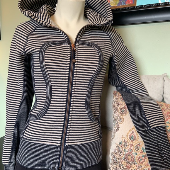 Lululemon Scuba Hoodie - Picture 2 of 5